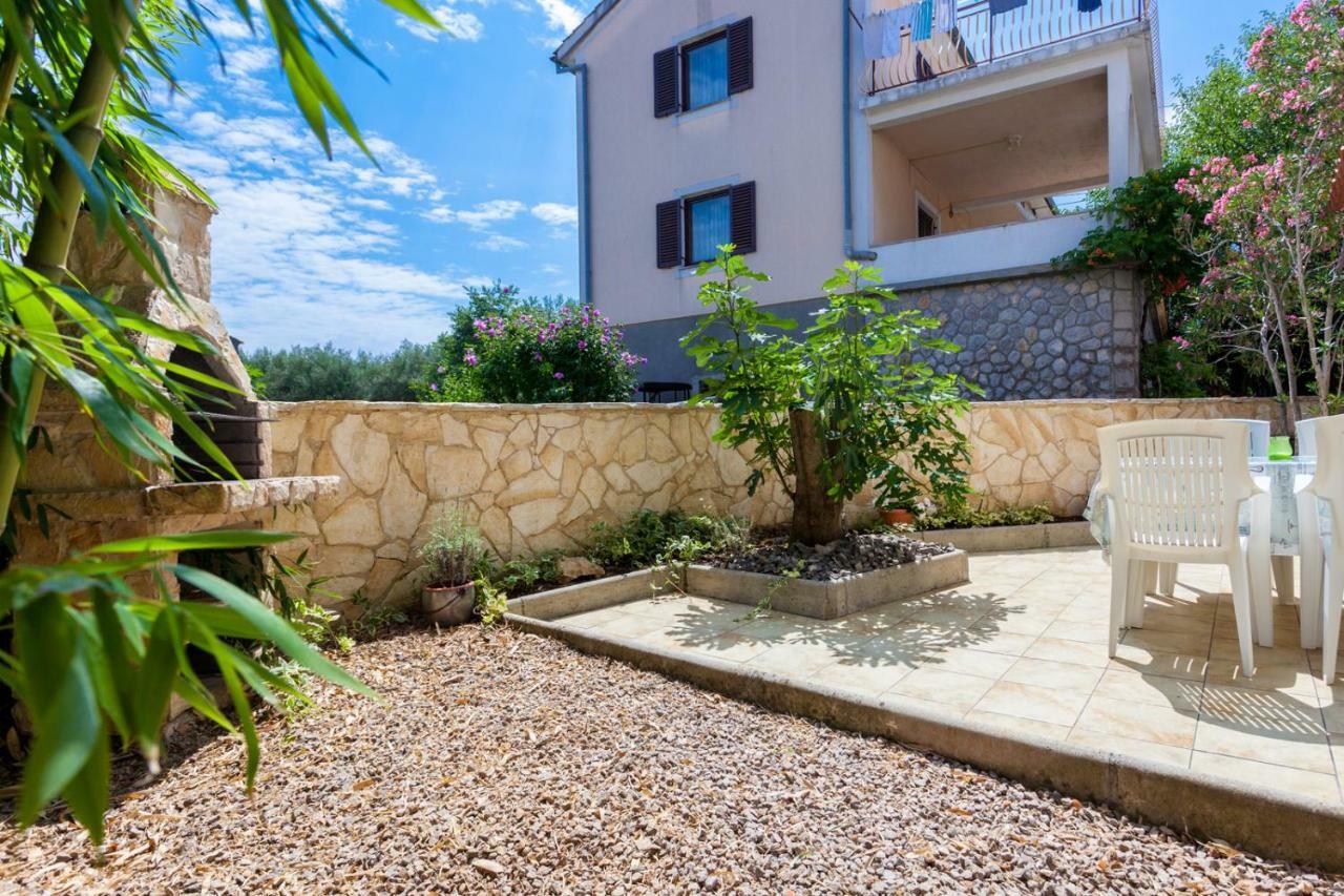 Marina Apartment Malinska Exterior foto